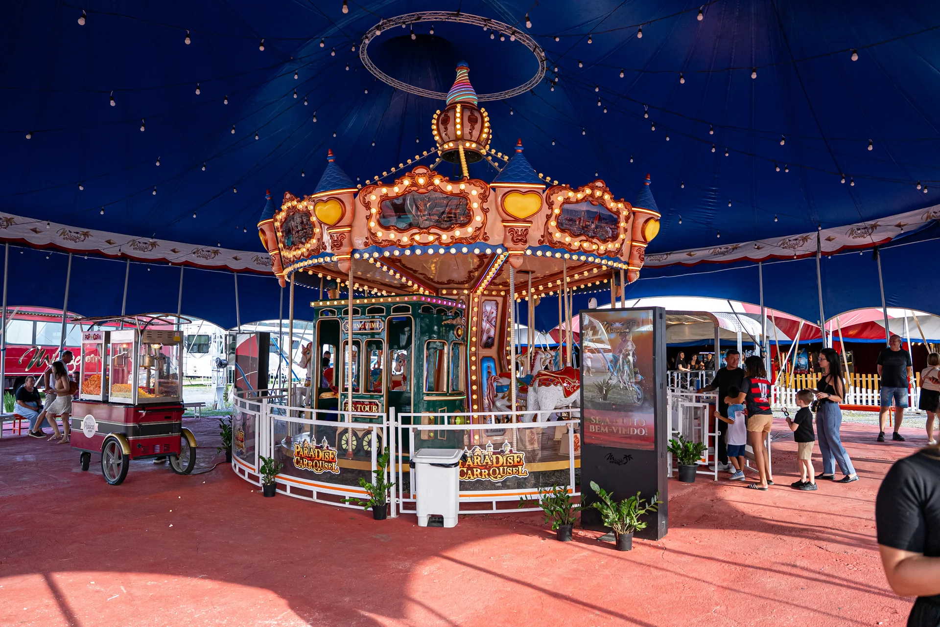 Carrossel Paradise Carrousel na praça de alimentação